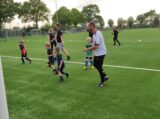 Laatste training S.K.N.W.K. JO7-1 van seizoen 2022-2023 (partijtje tegen de ouders) (50/130)